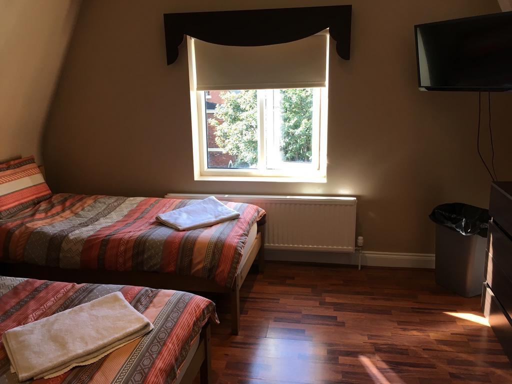 Anfield Accommodation Part Of The Twelfth Man Public House Liverpool Extérieur photo